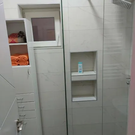 Mikikiki Apartment